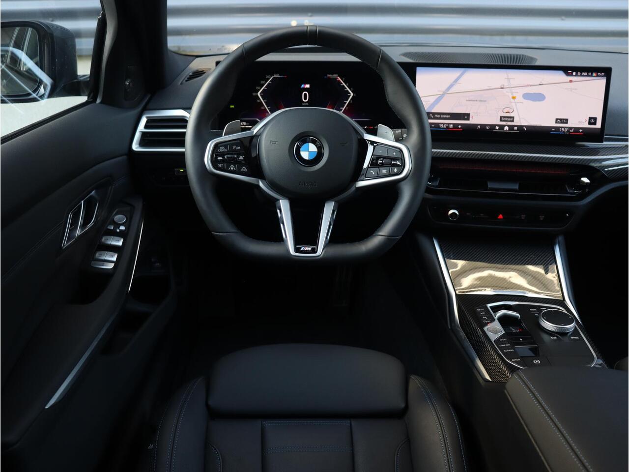 BMW 3-SERIE Touring 320i | M Sportpakket Pro | Panodak | Trekhaak | Head-Up | Driving Assistant Prof. | Harman Kardon | Comfort Access | Verwarmd Stuurwiel | 19'' LMV | Ekris Selection