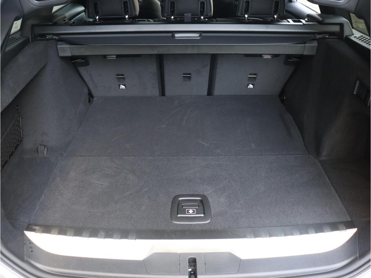 BMW 3-SERIE Touring 330e | M Sportpakket Pro | Panodak | Head-Up | Trekhaak | Driving Assistant Prof. | Parking Assistant Plus | Harman Kardon | Verwarmd Stuurwiel | 19'' LMV | Ekris Selection