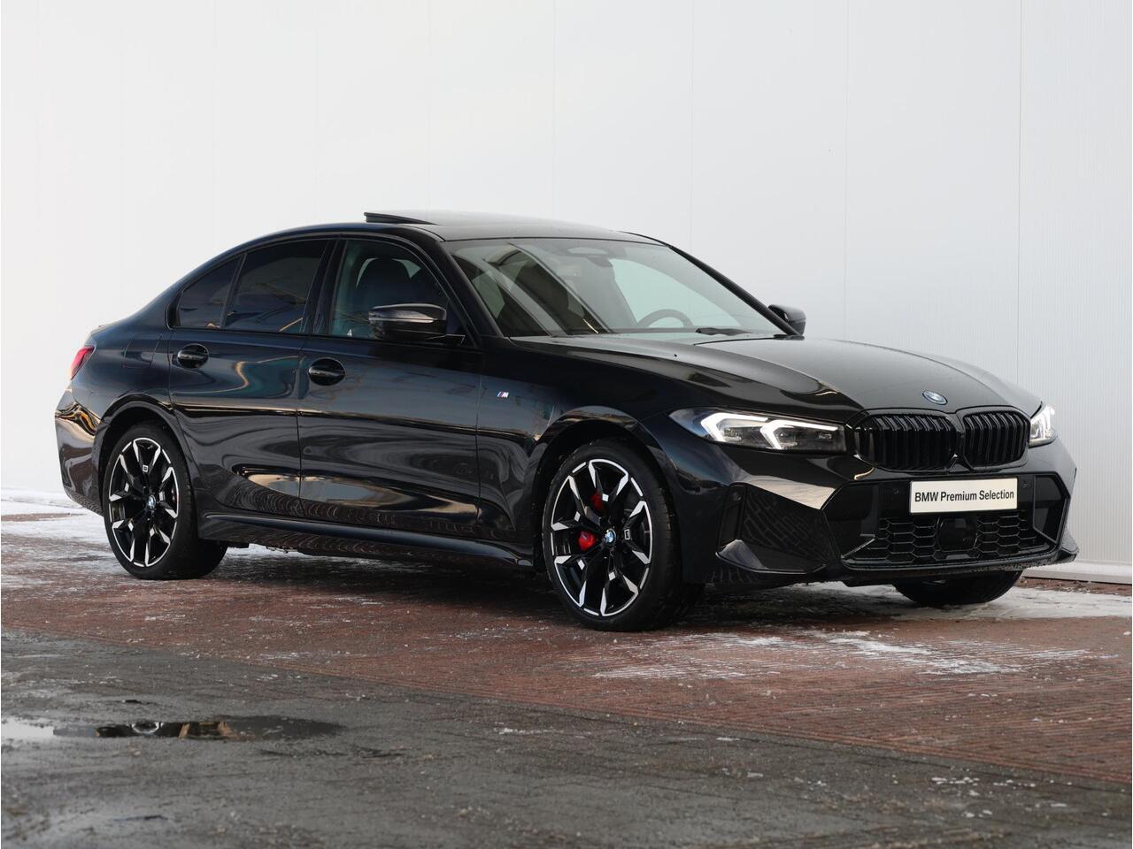 BMW 3-SERIE 330e M Sportpakket Pro/ 19 inch LM/ Stuurwielrand verwarmd/ Comfort Access/ Trekhaak/Panoramadak/ Harman-Kardon/ M Sportstoelen/ Driving Assistant Professional / Ekris Selection