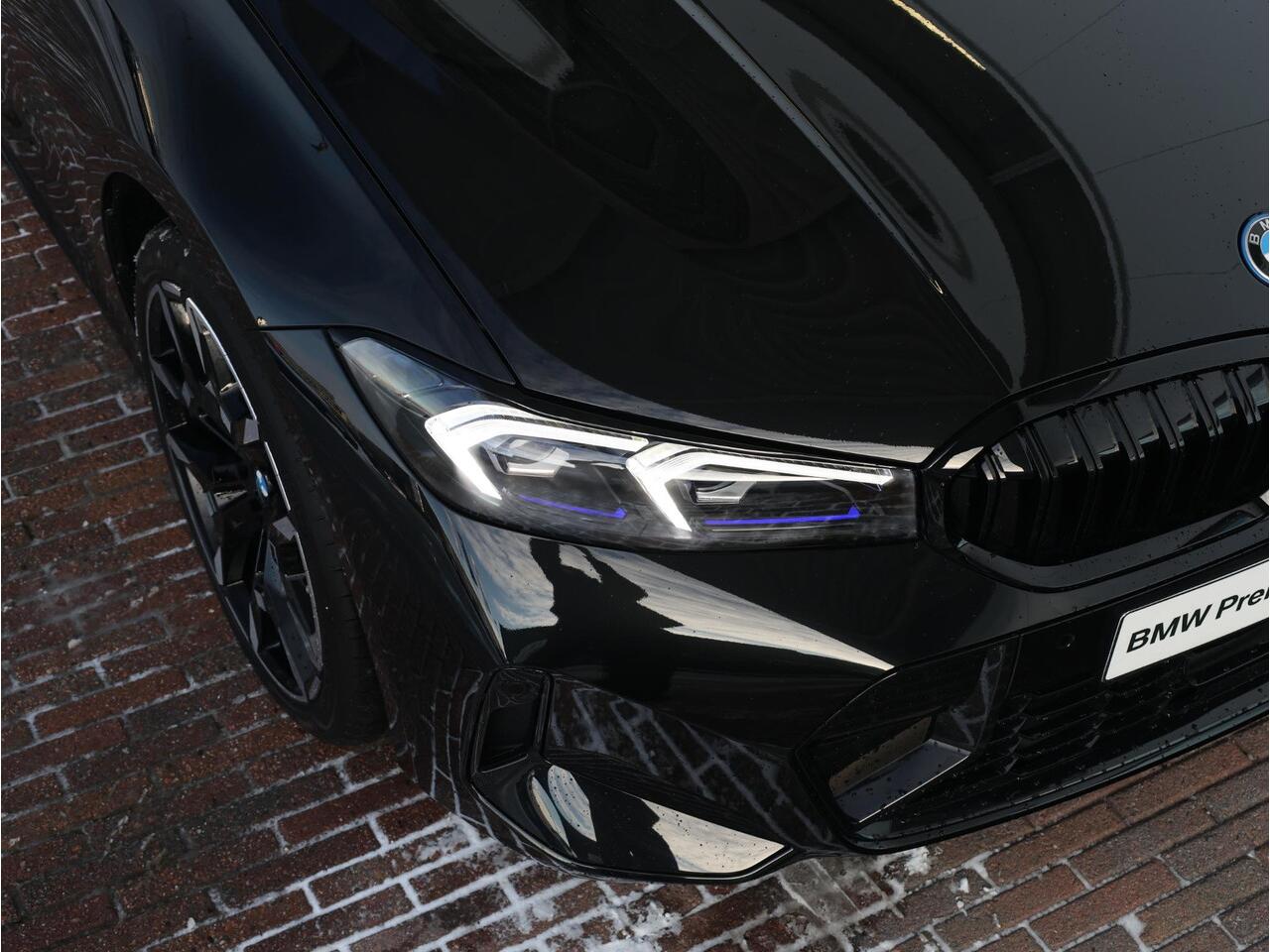 BMW 3-SERIE 330e M Sportpakket Pro/ 19 inch LM/ Stuurwielrand verwarmd/ Comfort Access/ Trekhaak/Panoramadak/ Harman-Kardon/ M Sportstoelen/ Driving Assistant Professional / Ekris Selection