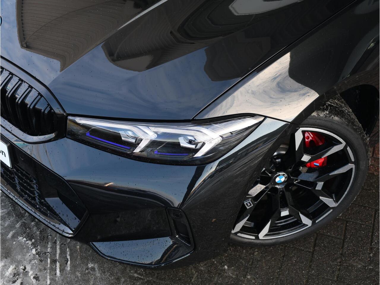 BMW 3-SERIE 330e M Sportpakket Pro/ 19 inch LM/ Stuurwielrand verwarmd/ Comfort Access/ Trekhaak/Panoramadak/ Harman-Kardon/ M Sportstoelen/ Driving Assistant Professional / Ekris Selection