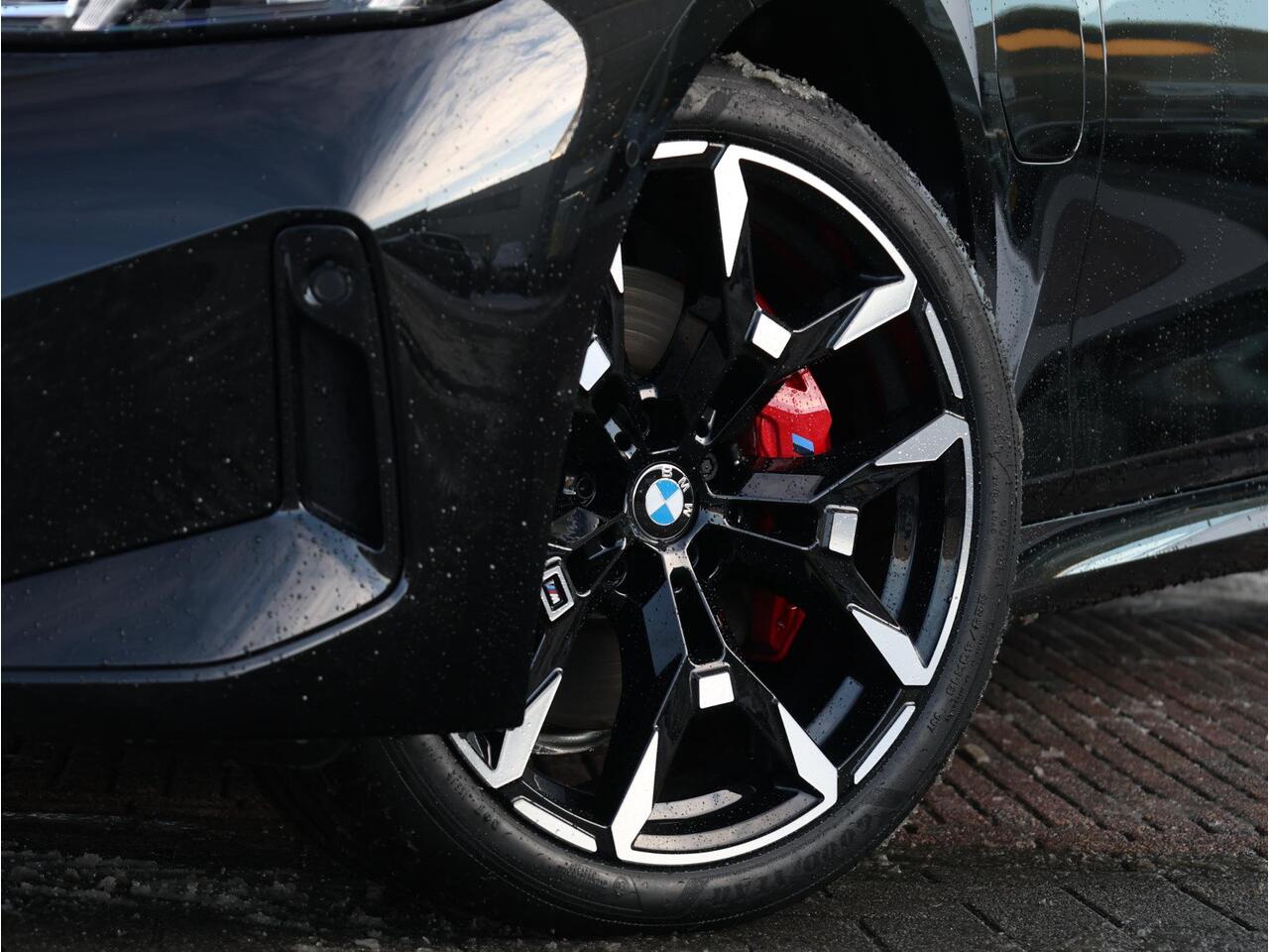 BMW 3-SERIE 330e M Sportpakket Pro/ 19 inch LM/ Stuurwielrand verwarmd/ Comfort Access/ Trekhaak/Panoramadak/ Harman-Kardon/ M Sportstoelen/ Driving Assistant Professional / Ekris Selection