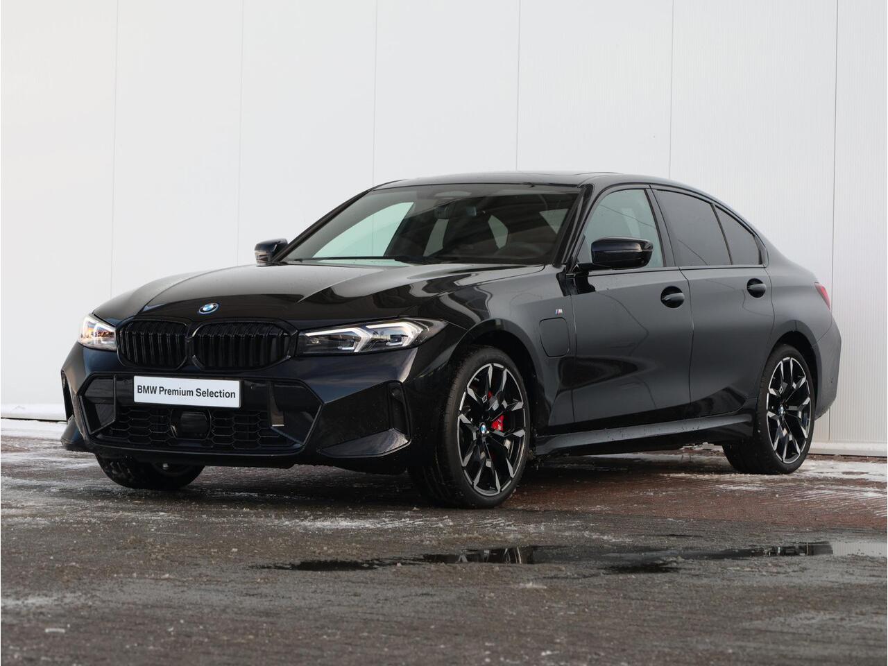 BMW 3-SERIE 330e M Sportpakket Pro/ 19 inch LM/ Stuurwielrand verwarmd/ Comfort Access/ Trekhaak/Panoramadak/ Harman-Kardon/ M Sportstoelen/ Driving Assistant Professional / Ekris Selection