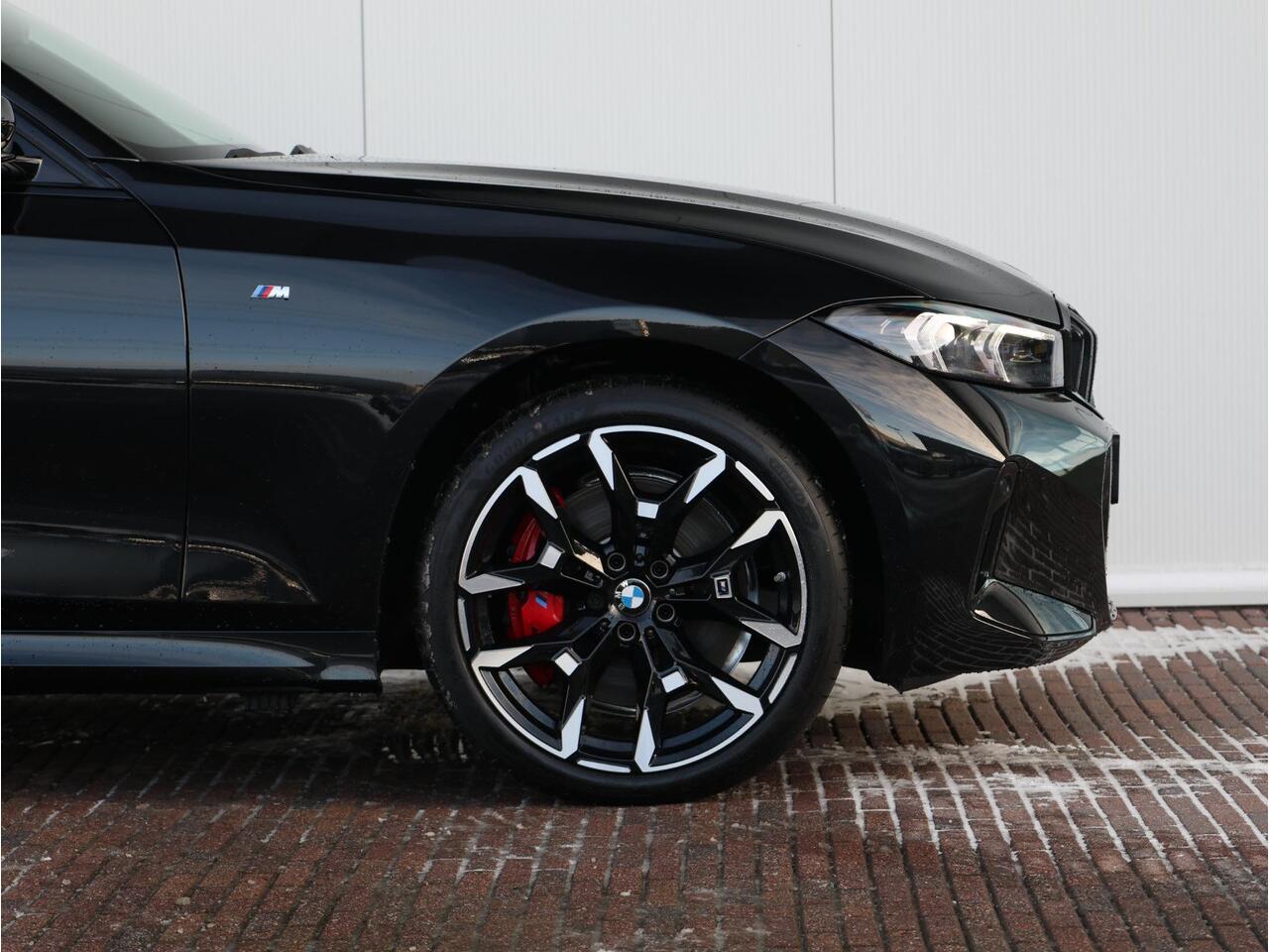 BMW 3-SERIE 330e M Sportpakket Pro/ 19 inch LM/ Stuurwielrand verwarmd/ Comfort Access/ Trekhaak/Panoramadak/ Harman-Kardon/ M Sportstoelen/ Driving Assistant Professional / Ekris Selection