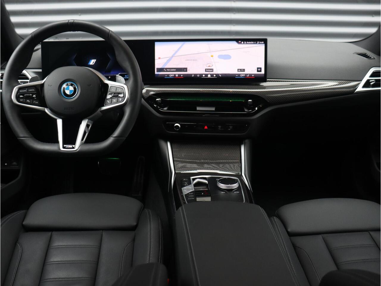 BMW 3-SERIE Touring 330e | M Sportpakket Pro | Panodak | Harman Kardon | Elektr. Stoelen | Driving Assistant | Adaptive Cruise Control | Comfort Acces | Camera | 19'' LMV | Ekris Selection