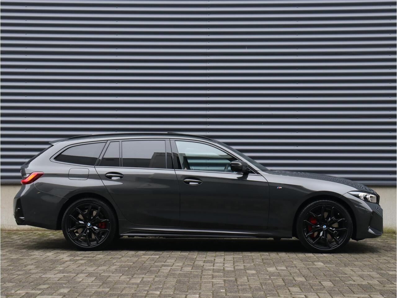 BMW 3-SERIE Touring 330e | M Sportpakket Pro | Panodak | Harman Kardon | Elektr. Stoelen | Driving Assistant | Adaptive Cruise Control | Comfort Acces | Camera | 19'' LMV | Ekris Selection