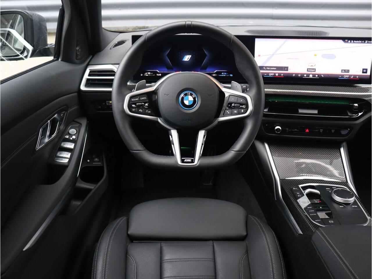 BMW 3-SERIE Touring 330e | M Sportpakket Pro | Panodak | Harman Kardon | Elektr. Stoelen | Driving Assistant | Adaptive Cruise Control | Comfort Acces | Camera | 19'' LMV | Ekris Selection