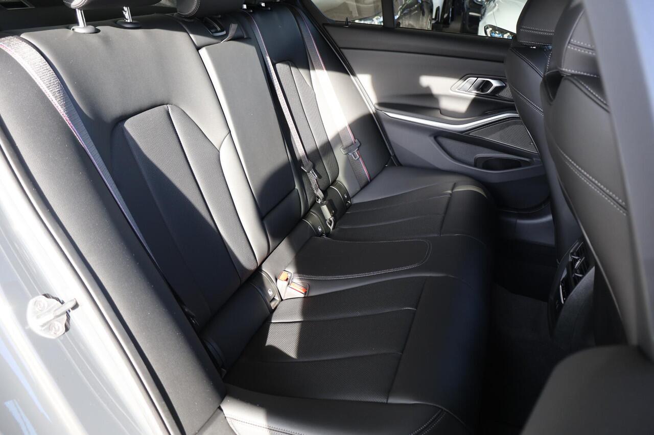 BMW 3-SERIE 330e M Sport Package Pro | Innovation Pack | Comfort Pack | Ekris Selection
