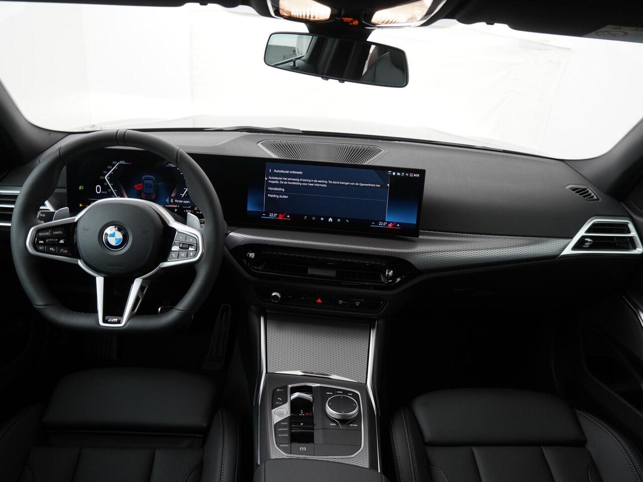 BMW 3-SERIE Sedan 320i xDrive M Sportpakket Pro | Comfort Pack | Trekhaak | Harman Kardon | Showroom Selection