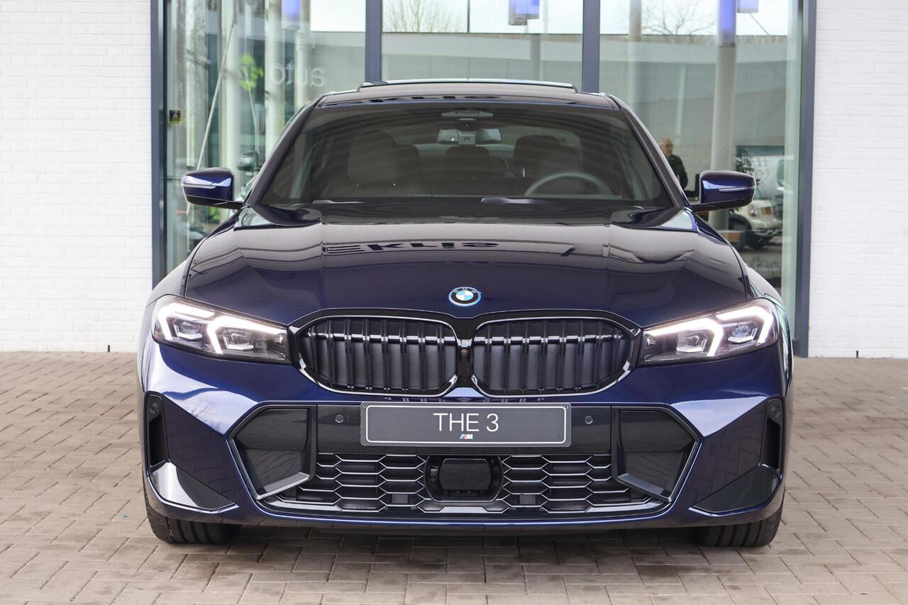 BMW 3-SERIE Sedan | 330e | M Sportpakket Pro | Trekhaak | Innovation Pack | Comfort Pack | Harman Kardon