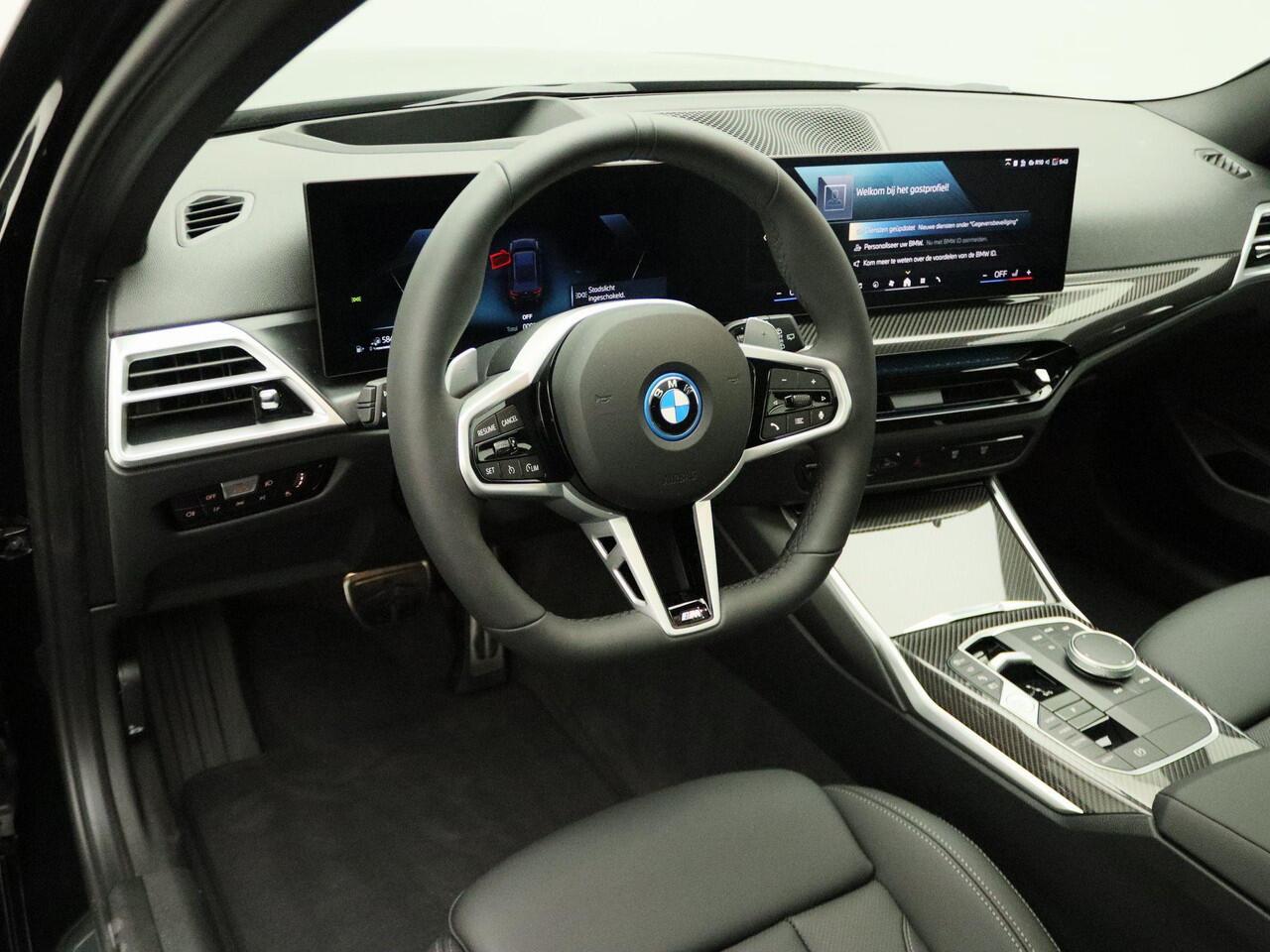 BMW 3-SERIE Touring 330e M Sport Edition | Innovation Pack | Comfort Pack | Stuurwielrand Verwarmd | Trekhaak | Panoramdak | Elektrisch Verstelbare Sportstoelen | Driving Assistant | DAB | HiFi | 19'' | Ekris Selection