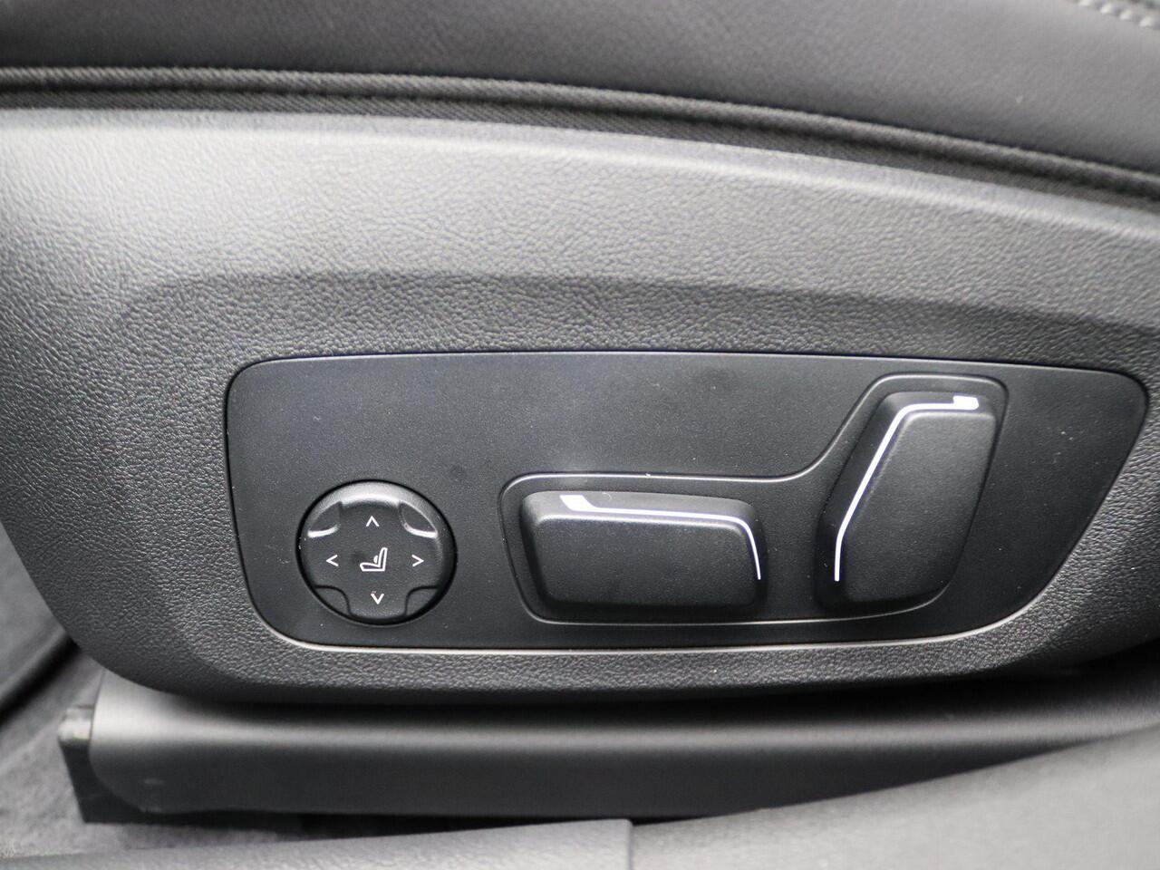 BMW 3-SERIE Touring 330e M Sport Edition | Innovation Pack | Comfort Pack | Stuurwielrand Verwarmd | Trekhaak | Panoramdak | Elektrisch Verstelbare Sportstoelen | Driving Assistant | DAB | HiFi | 19'' | Ekris Selection