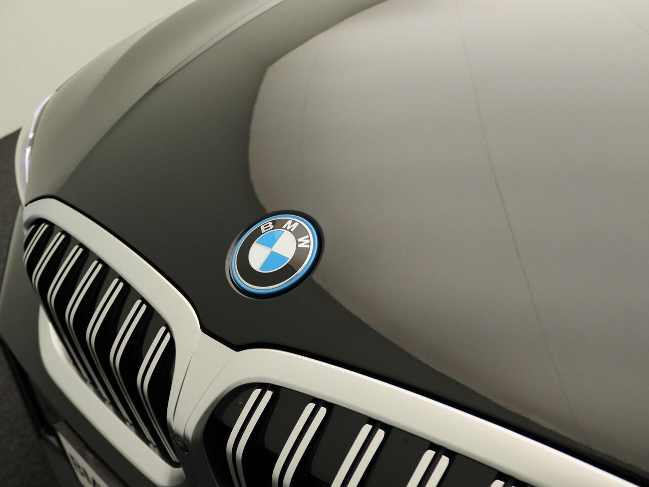 BMW 3-SERIE Touring 330e M Sport Edition | Innovation Pack | Comfort Pack | Stuurwielrand Verwarmd | Trekhaak | Panoramdak | Elektrisch Verstelbare Sportstoelen | Driving Assistant | DAB | HiFi | 19'' | Ekris Selection