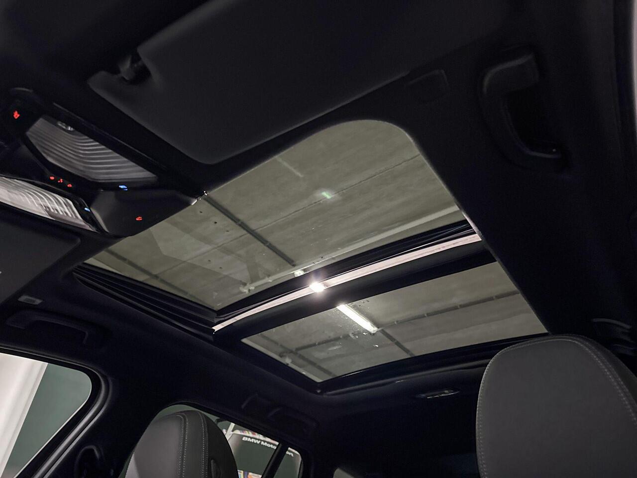 BMW 3-SERIE Touring 330e | M-Sport Pro | Comfort Pack | Active Cruise Control | Hifi System | Panoramadak | Comfort Access