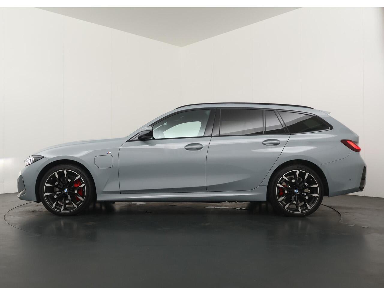 BMW 3-SERIE Touring 330e | M Sport Pro | Trekhaak | Ekris Selection