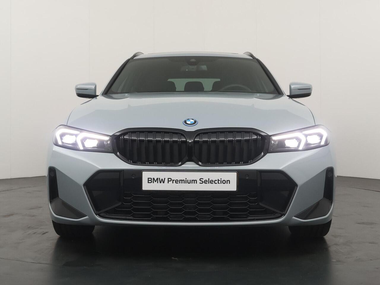 BMW 3-SERIE Touring 330e | M Sport Pro | Trekhaak | Ekris Selection