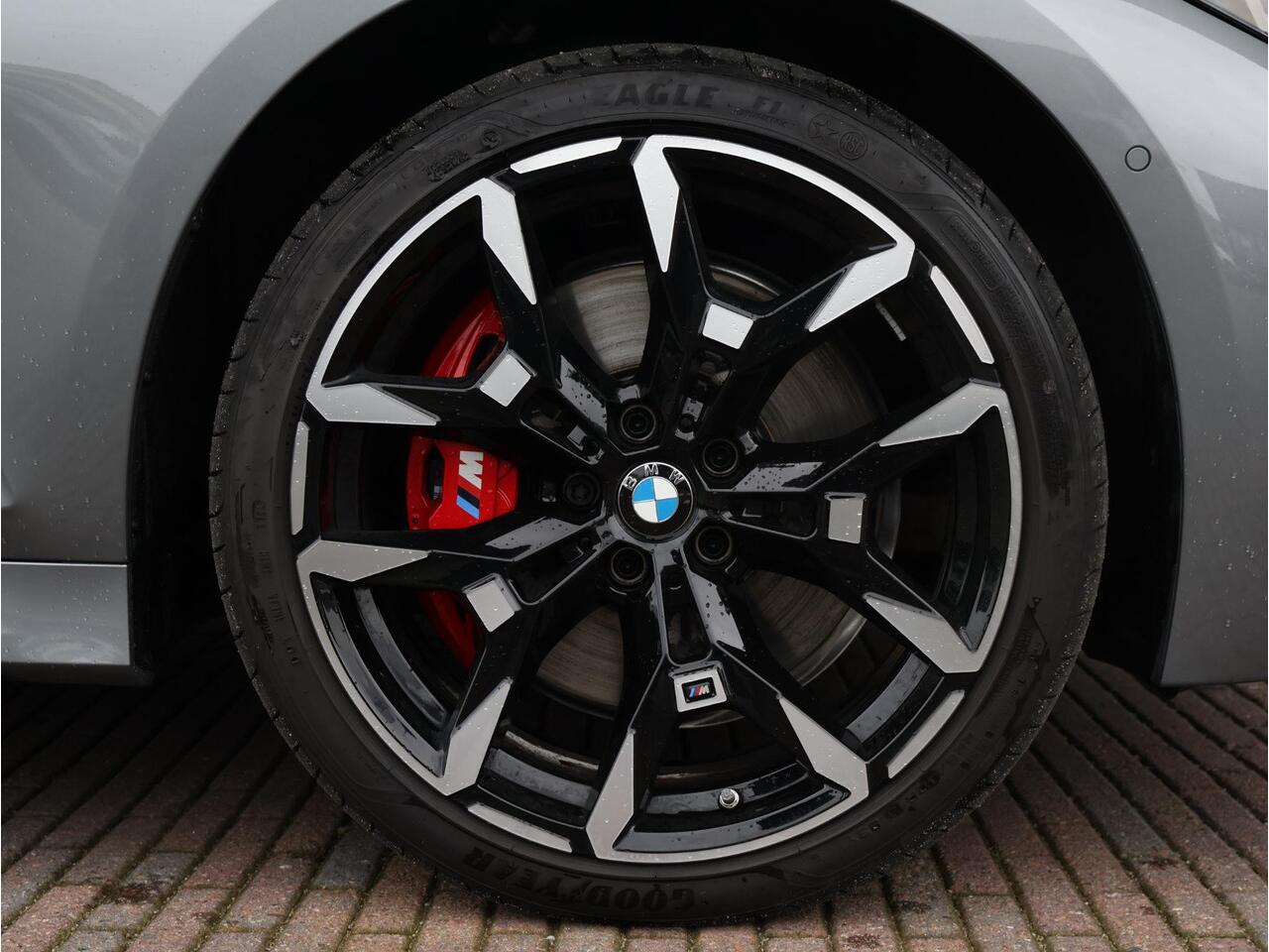 BMW 3-SERIE 330e M Sportpakket Pro/ Verwarmd Stuurwiel/ Comfort Access/ Trekhaak/ HiFi/ Cruise Control/ Stoelverwarming/ 19"LMV/ Achteruitrijcamera | Ekris Selection