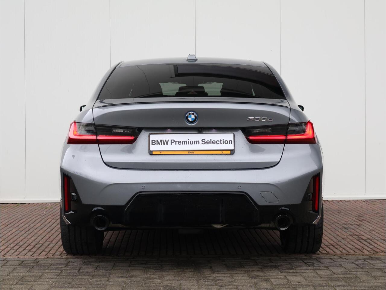 BMW 3-SERIE 330e M Sportpakket Pro/ Verwarmd Stuurwiel/ Comfort Access/ Trekhaak/ HiFi/ Cruise Control/ Stoelverwarming/ 19"LMV/ Achteruitrijcamera | Ekris Selection