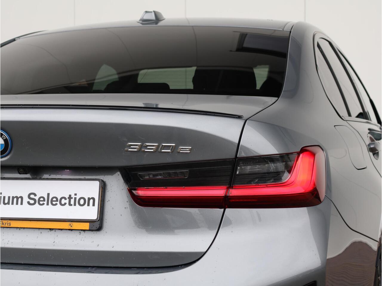 BMW 3-SERIE 330e M Sportpakket Pro/ Verwarmd Stuurwiel/ Comfort Access/ Trekhaak/ HiFi/ Cruise Control/ Stoelverwarming/ 19"LMV/ Achteruitrijcamera | Ekris Selection