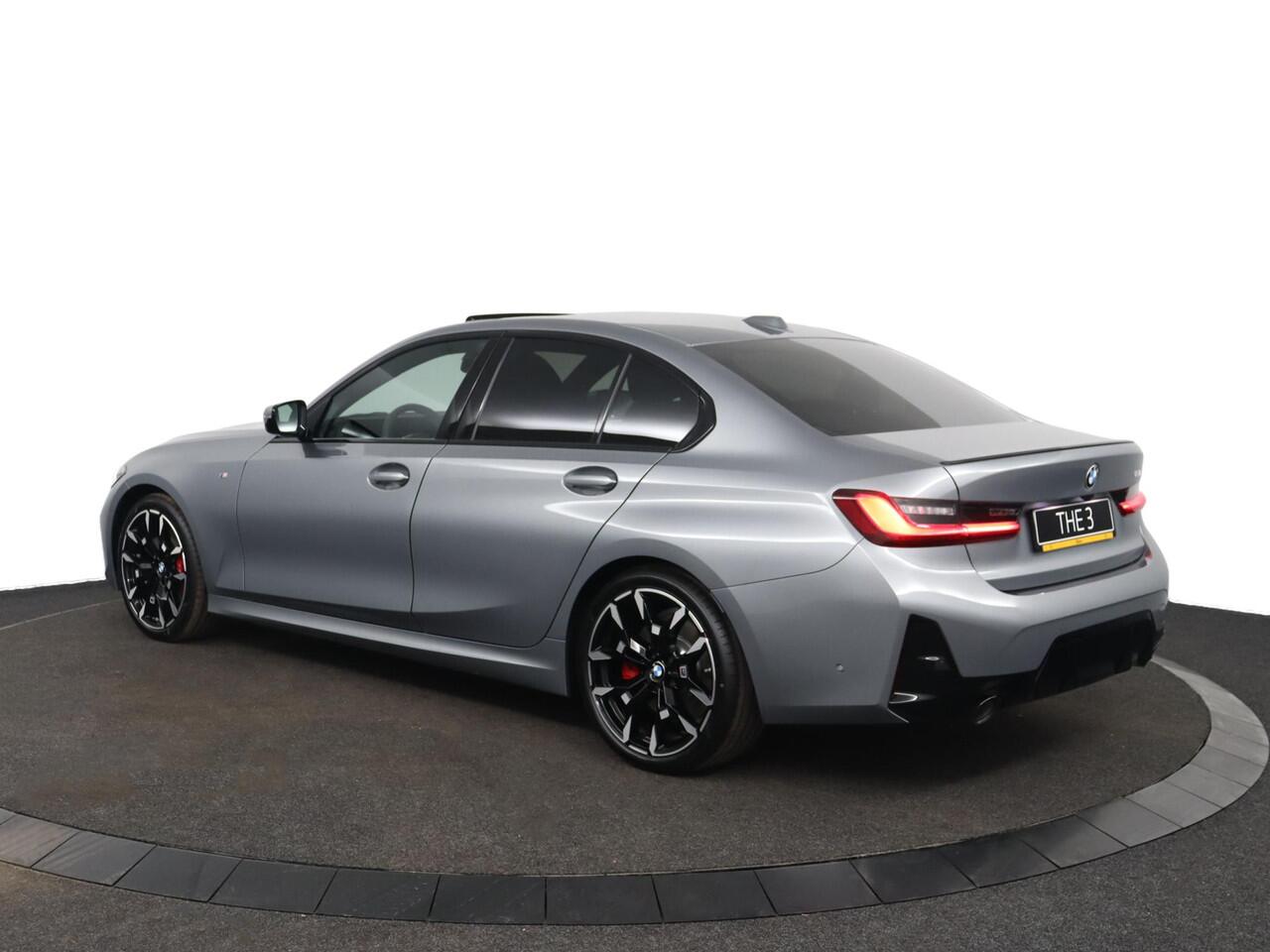 BMW 3-SERIE Sedan 318i M Sportpakket Pro | Trekhaak | Comfort Pack | Innovation Pack | Showroom Selection