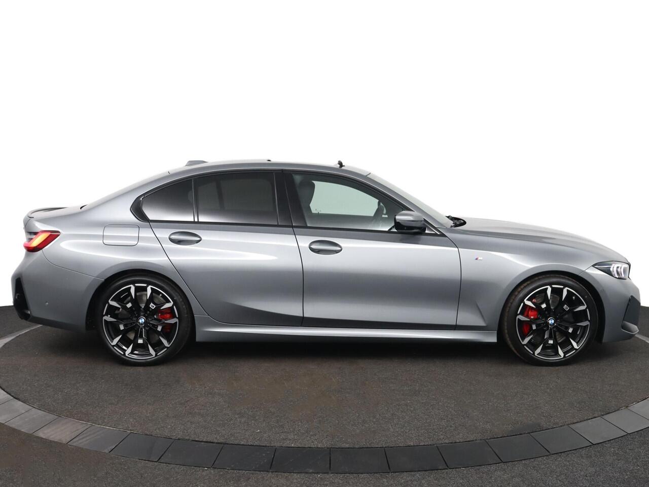 BMW 3-SERIE Sedan 318i M Sportpakket Pro | Trekhaak | Comfort Pack | Innovation Pack | Showroom Selection