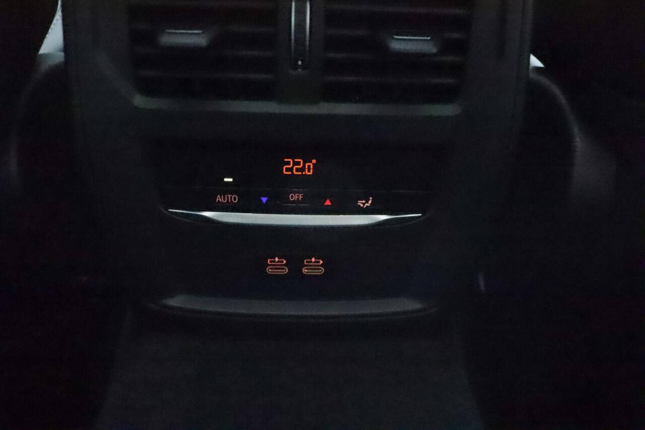 BMW 3-SERIE Sedan 318i M Sportpakket Pro | Trekhaak | Comfort Pack | Innovation Pack | Showroom Selection