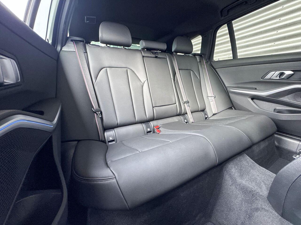 BMW 3-SERIE Touring 330e