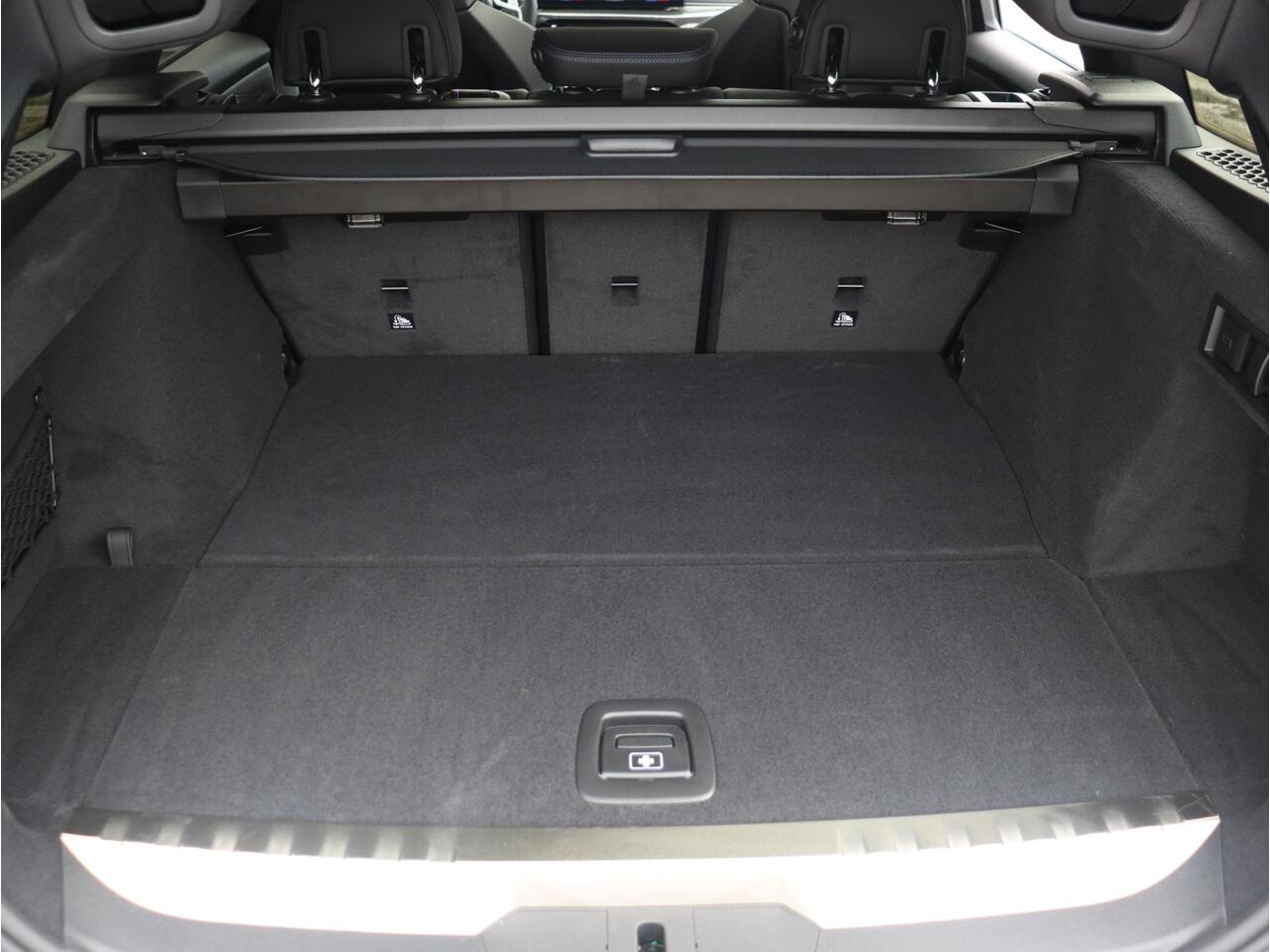 BMW 3-SERIE Touring 330e | M Sportpakket Pro | Panodak | Head-Up | Trekhaak | Driving Assistant Prof. | Parking Assitant Plus | Harman Kardon | Comfort Access | Elektr. Stoelen | 19'' LMV | Ekris Selection