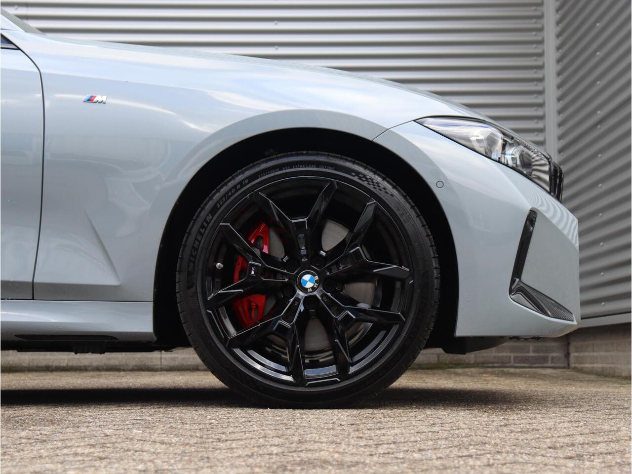 BMW 3-SERIE Touring 330e | M Sportpakket Pro | Panodak | Head-Up | Trekhaak | Driving Assistant Prof. | Parking Assitant Plus | Harman Kardon | Comfort Access | Elektr. Stoelen | 19'' LMV | Ekris Selection