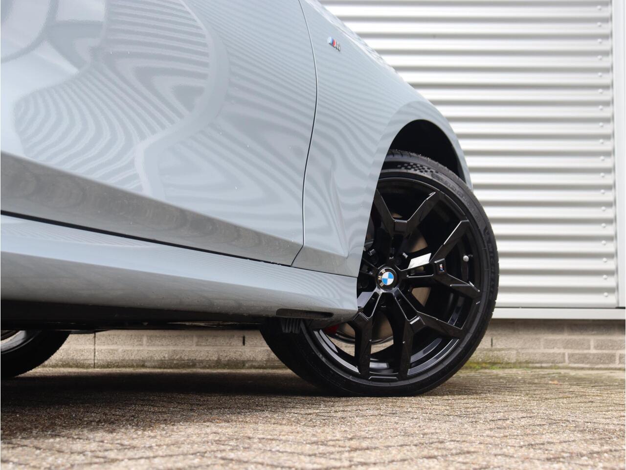 BMW 3-SERIE Touring 330e | M Sportpakket Pro | Panodak | Head-Up | Trekhaak | Driving Assistant Prof. | Parking Assitant Plus | Harman Kardon | Comfort Access | Elektr. Stoelen | 19'' LMV | Ekris Selection