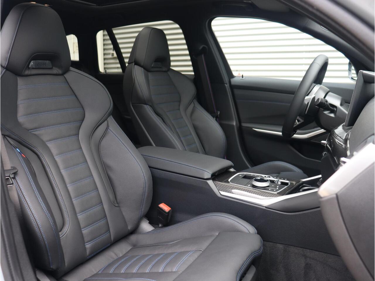 BMW 3-SERIE Touring 330e | M Sportpakket Pro | Panodak | Head-Up | Trekhaak | Driving Assistant Prof. | Parking Assitant Plus | Harman Kardon | Comfort Access | Elektr. Stoelen | 19'' LMV | Ekris Selection