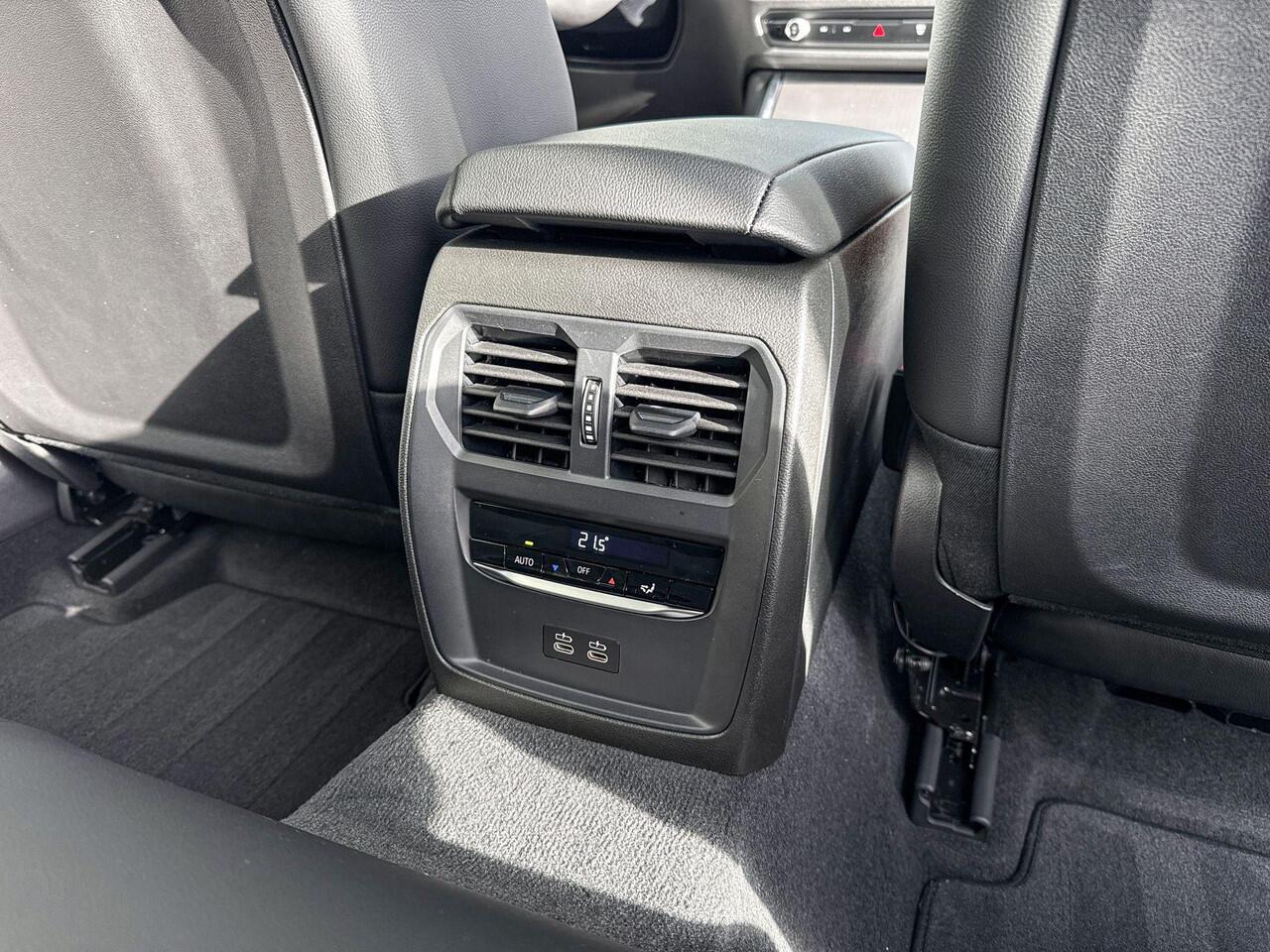 BMW 3-SERIE Sedan 330e M Sport Pro | Panoramadak | Comfort Pack