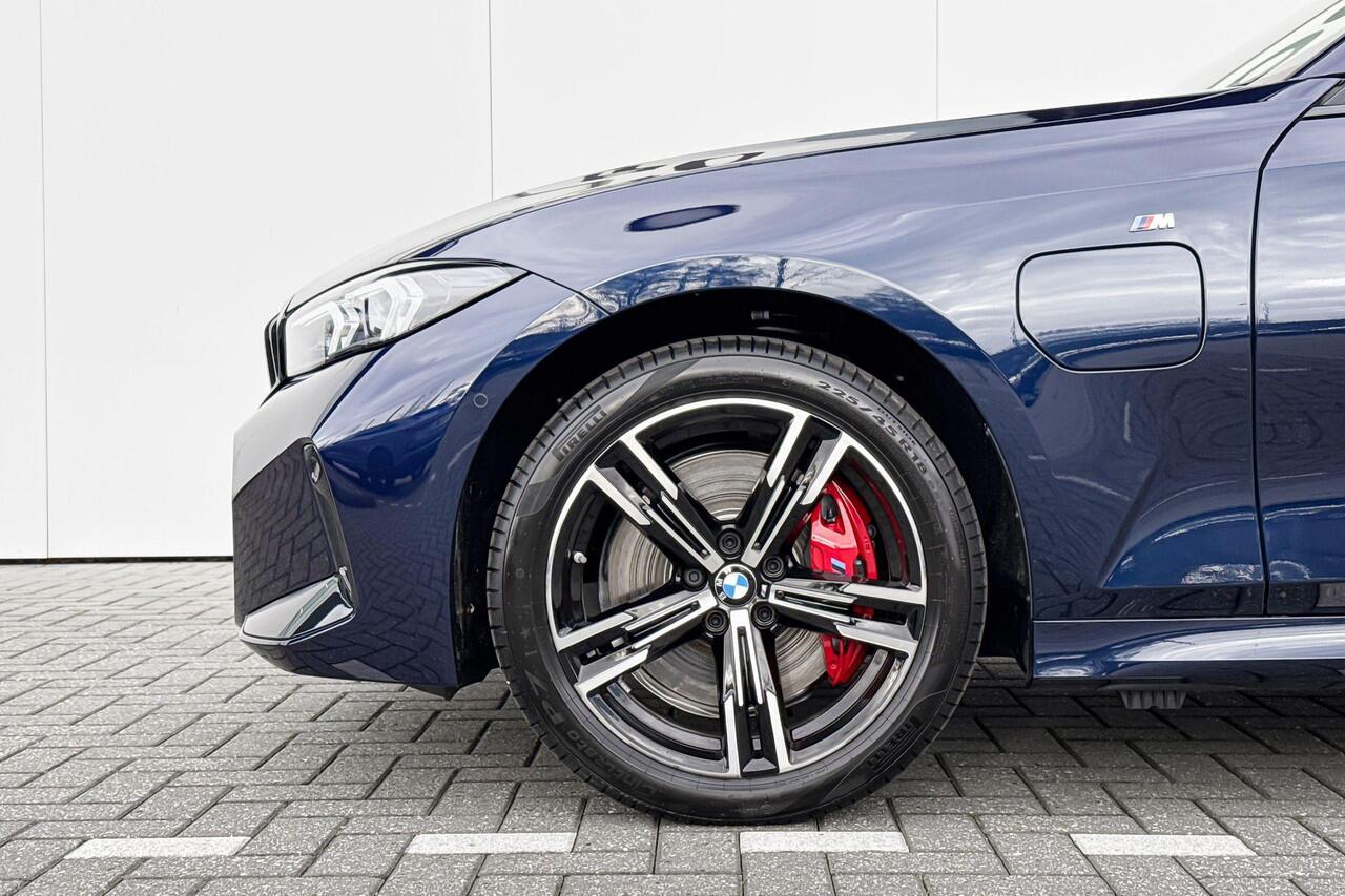 BMW 3-SERIE Sedan 330e M Sport Pro | Panoramadak | Comfort Pack