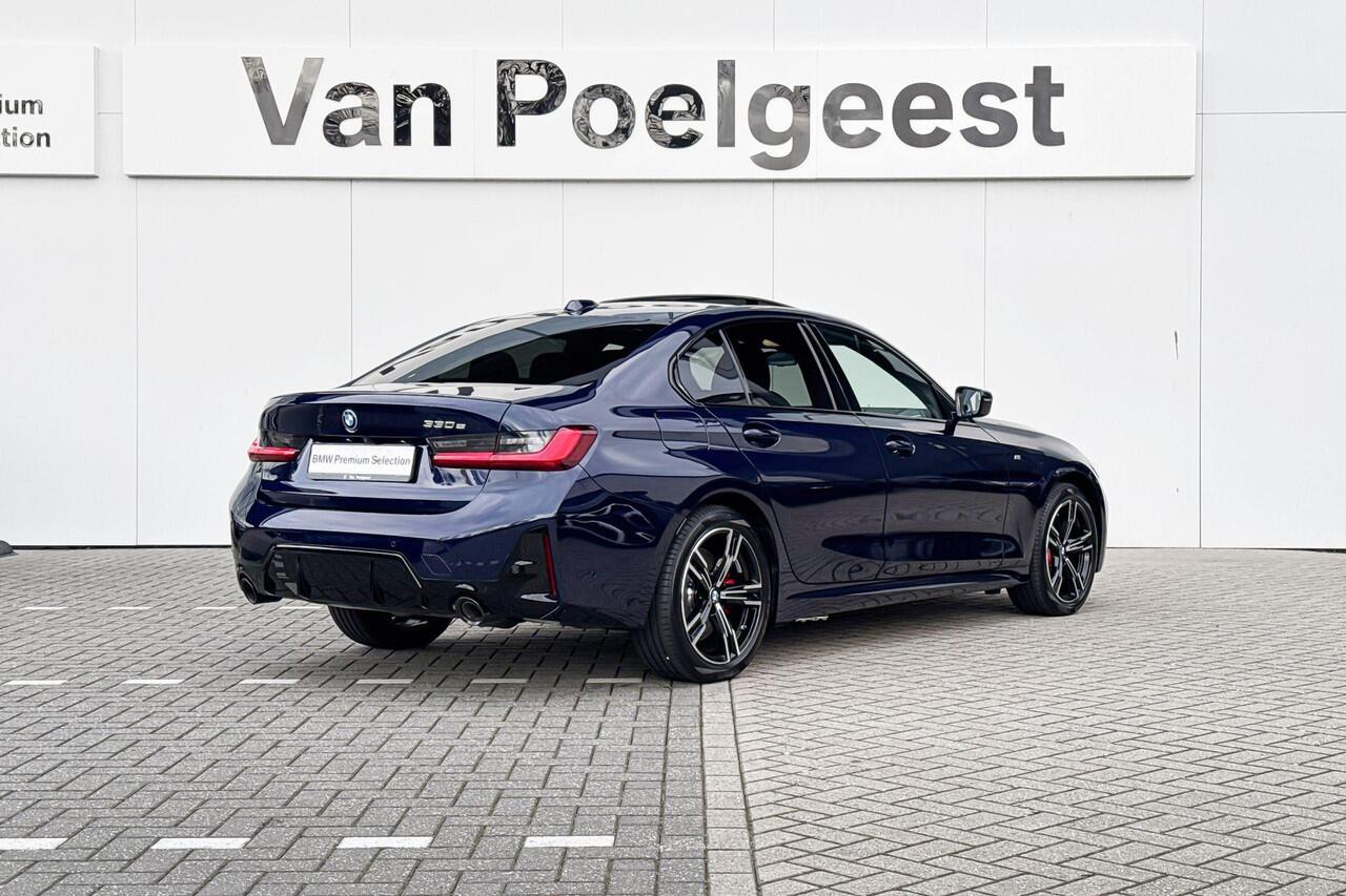 BMW 3-SERIE Sedan 330e M Sport Pro | Panoramadak | Comfort Pack