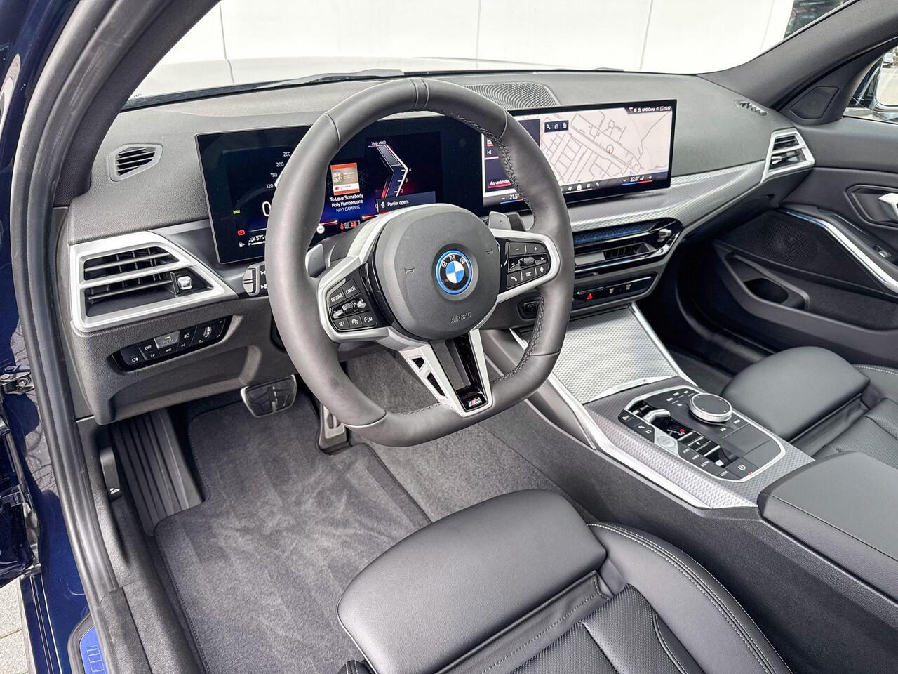 BMW 3-SERIE Sedan 330e M Sport Pro | Panoramadak | Comfort Pack