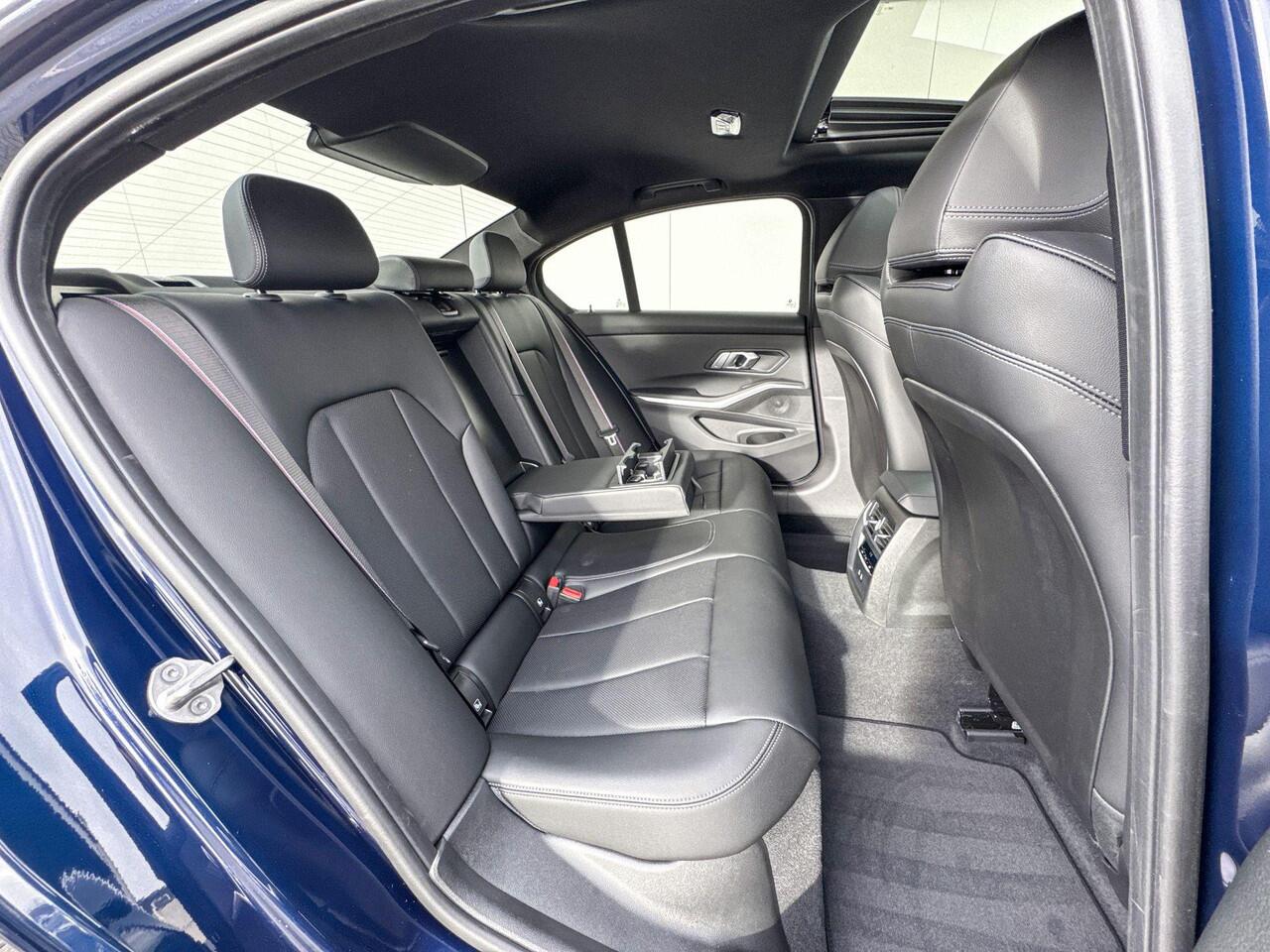 BMW 3-SERIE Sedan 330e M Sport Pro | Panoramadak | Comfort Pack