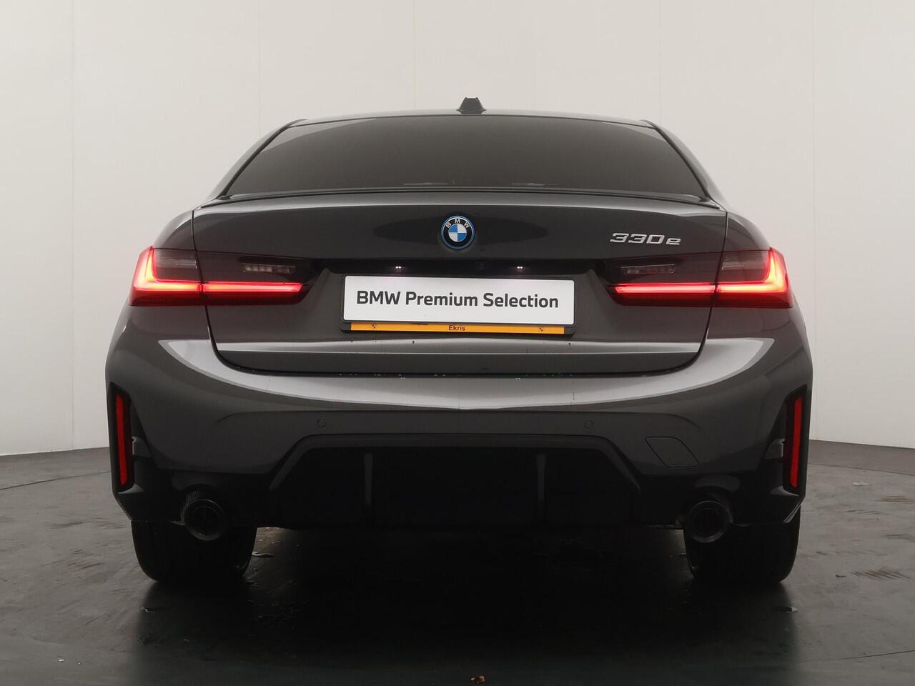 BMW 3-SERIE 330e M-Sportpakket Pro | Panoramadak | Head-Up | Driving Assistant | Comfort Access |