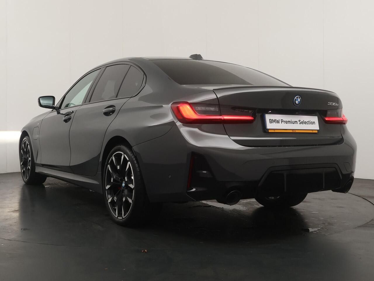 BMW 3-SERIE 330e M-Sportpakket Pro | Panoramadak | Head-Up | Driving Assistant | Comfort Access |