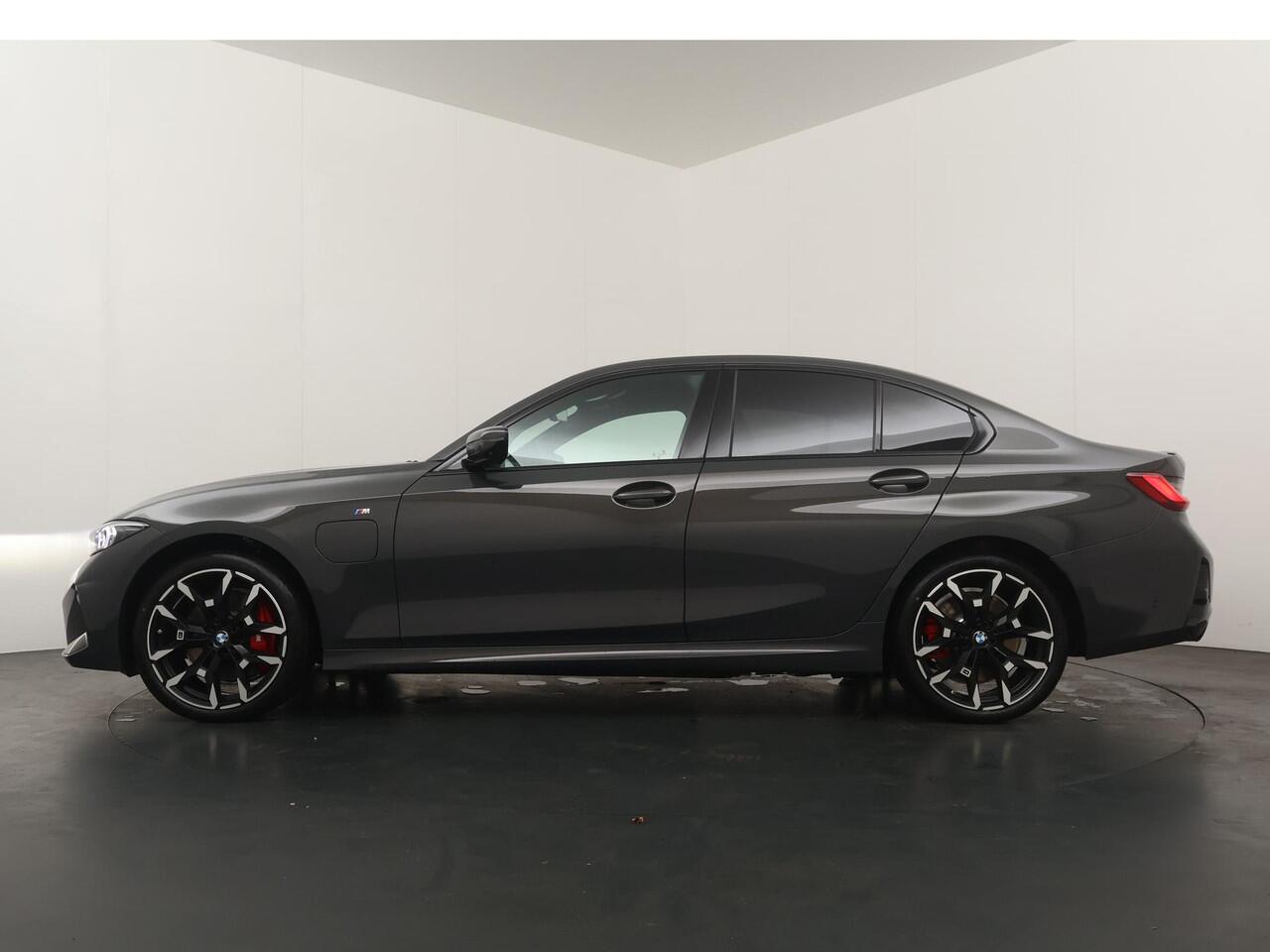 BMW 3-SERIE 330e M-Sportpakket Pro | Panoramadak | Head-Up | Driving Assistant | Comfort Access |