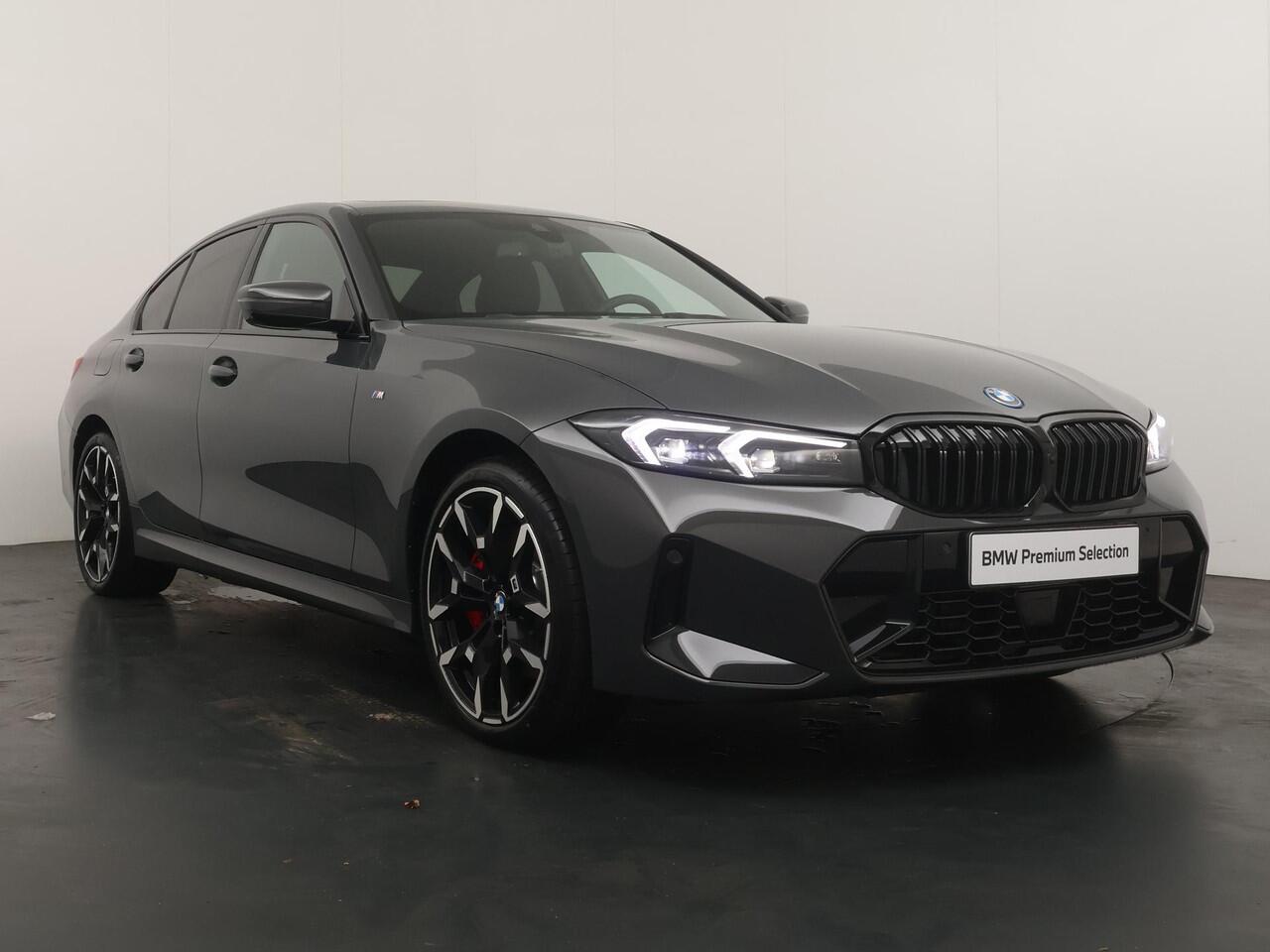 BMW 3-SERIE 330e M-Sportpakket Pro | Panoramadak | Head-Up | Driving Assistant | Comfort Access |