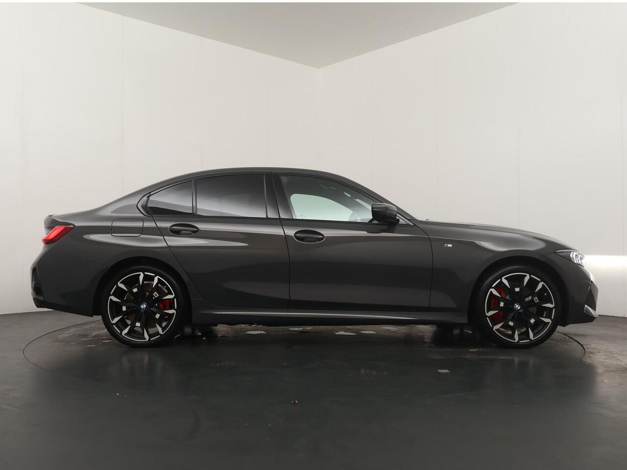 BMW 3-SERIE 330e M-Sportpakket Pro | Panoramadak | Head-Up | Driving Assistant | Comfort Access |