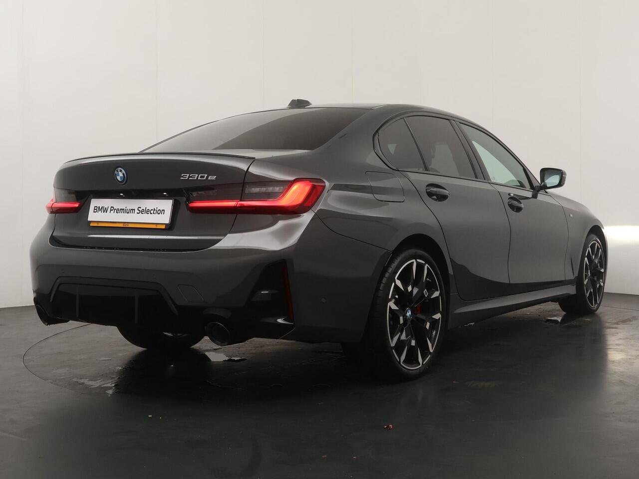 BMW 3-SERIE 330e M-Sportpakket Pro | Panoramadak | Head-Up | Driving Assistant | Comfort Access |