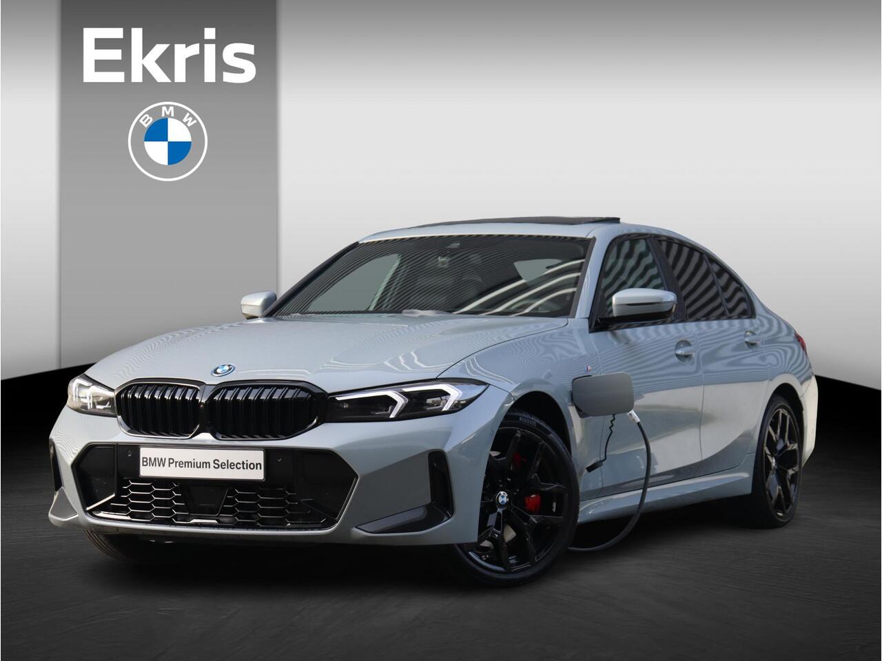 BMW 3-SERIE Sedan 330e | M Sportpakket Pro | Panodak | Head-Up | Adaptive Cruise Control | Trekhaak | Harman Kardon | Elektr. Stoelen | Comfort Access | Driving Assistant | 19'' LMV