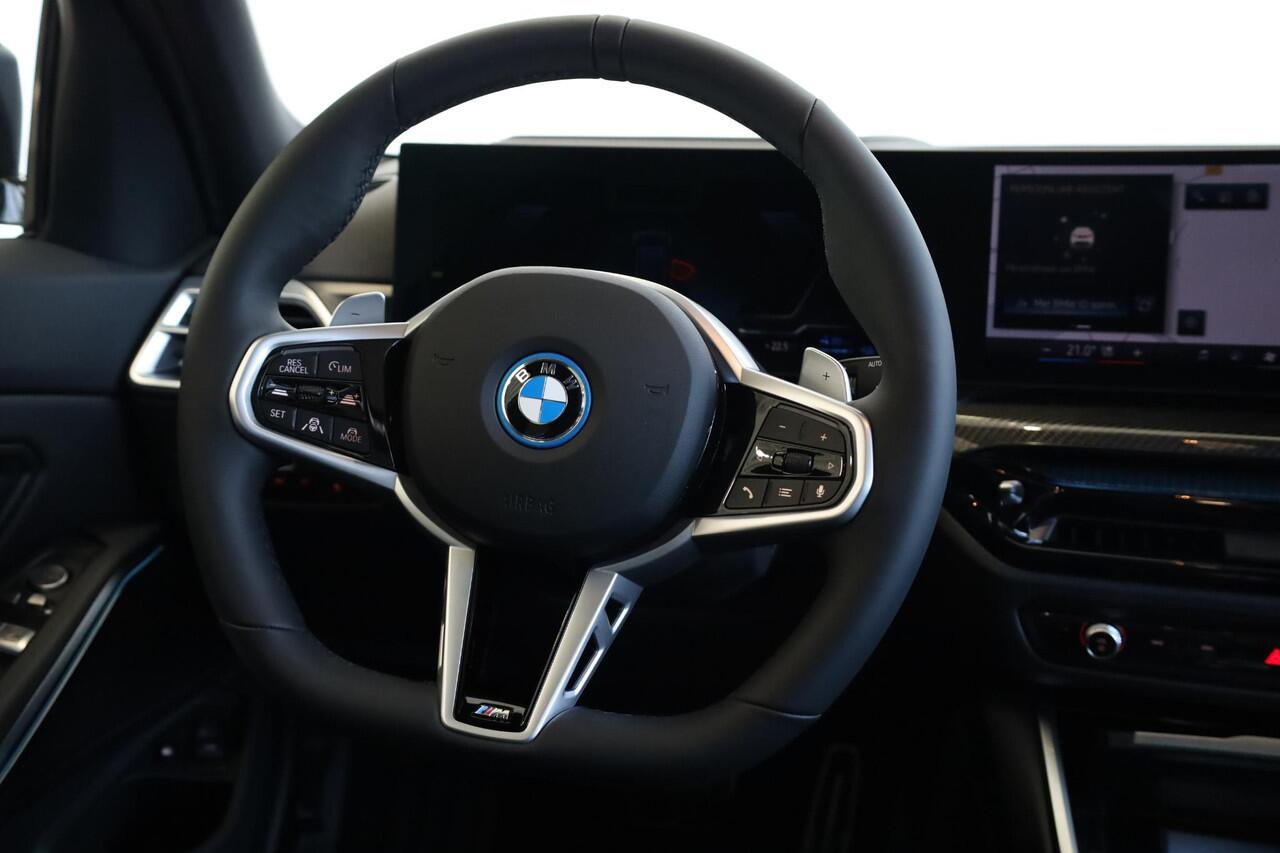 BMW 3-SERIE Touring 330e M Sport Pro | Panoramadak | Harman/Kardon | Trekhaak | Head-Up Display