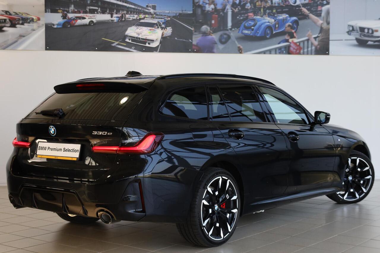 BMW 3-SERIE Touring 330e M Sport Pro | Panoramadak | Harman/Kardon | Trekhaak | Head-Up Display