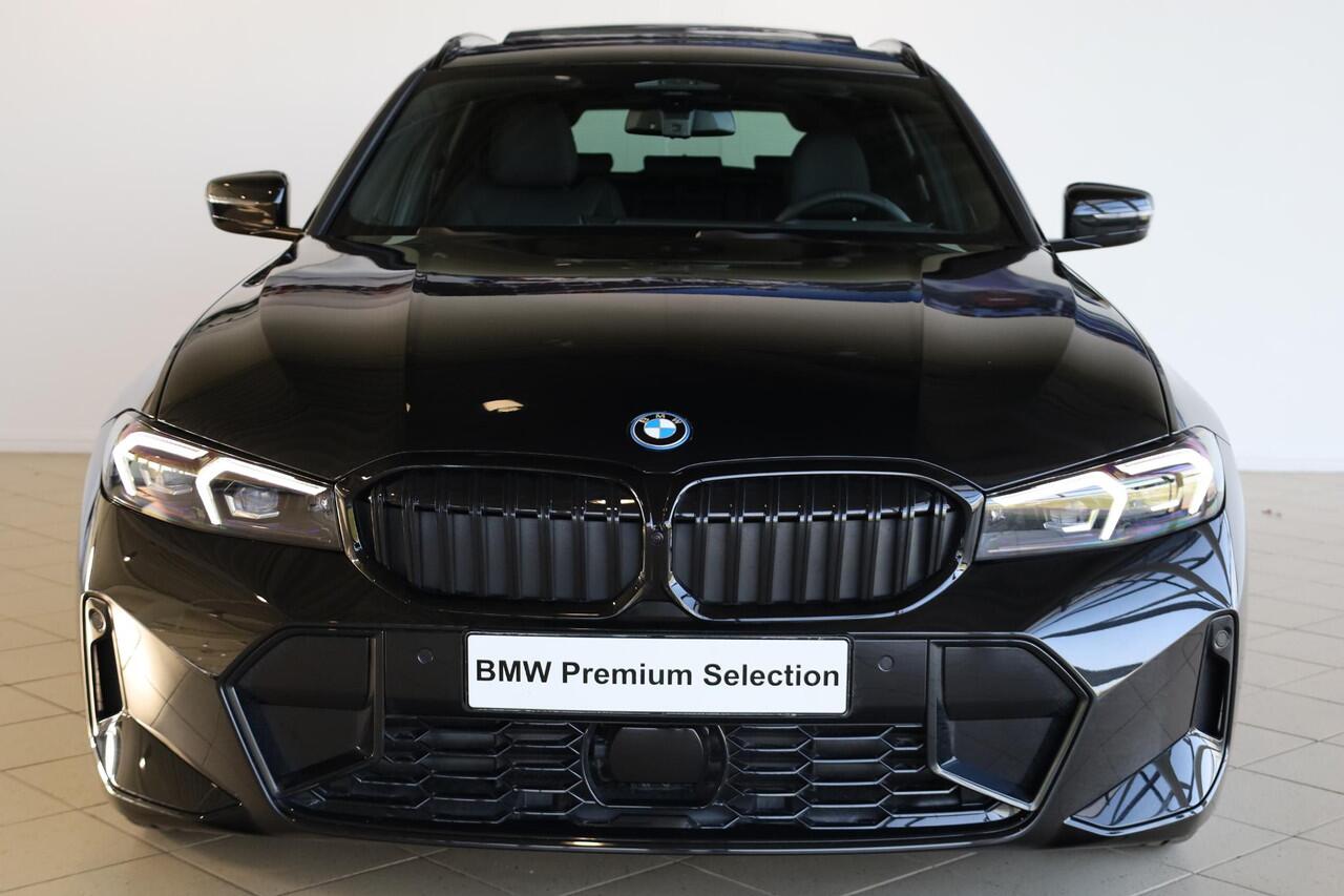 BMW 3-SERIE Touring 330e M Sport Pro | Panoramadak | Harman/Kardon | Trekhaak | Head-Up Display