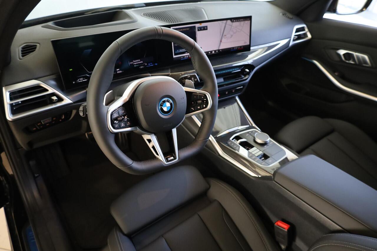 BMW 3-SERIE Touring 330e M Sport Pro | Panoramadak | Harman/Kardon | Trekhaak | Head-Up Display