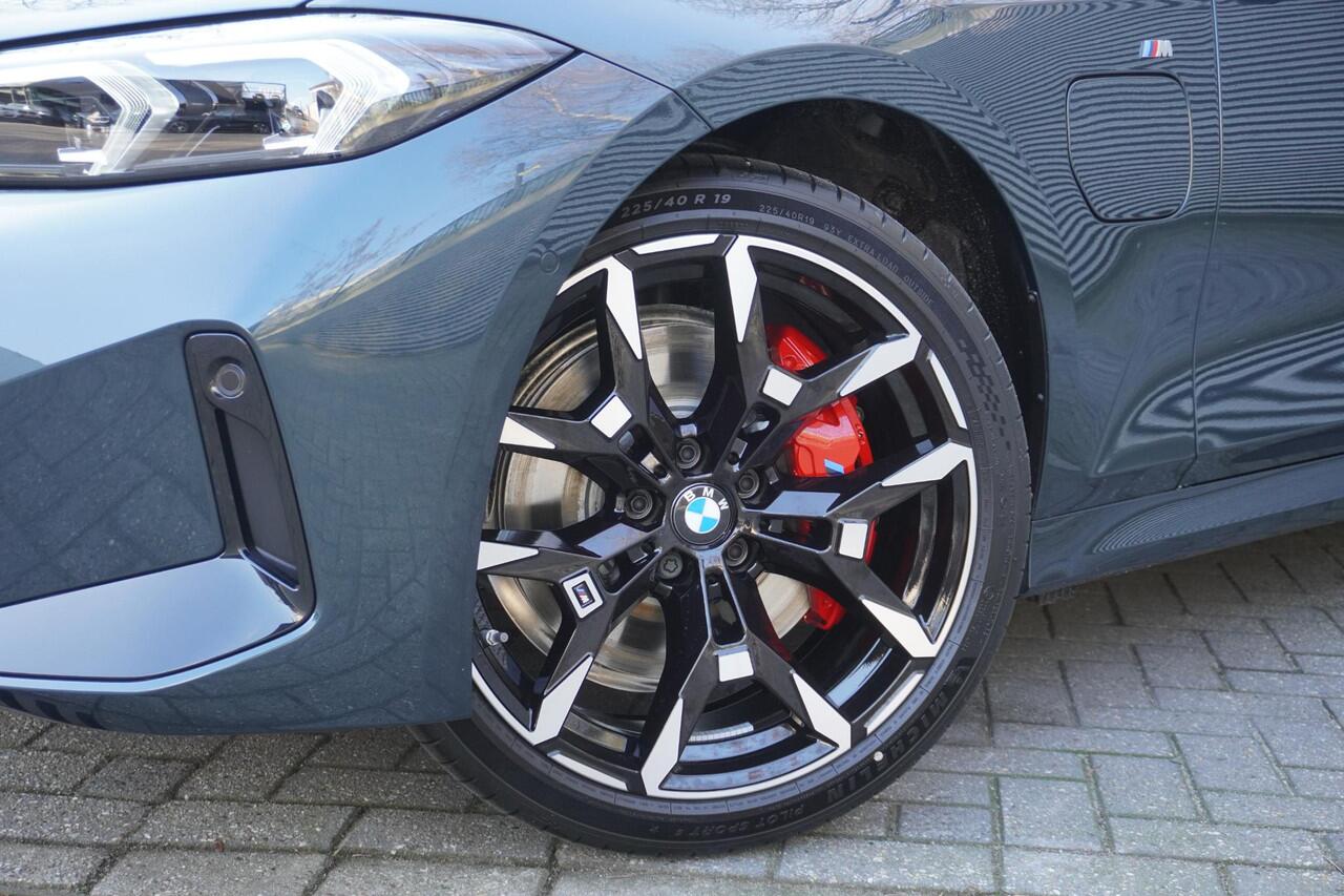 BMW 3-SERIE 330e Touring | M Sportpakket Pro | Innovation Pack | Comfort Pack | M Sport Edition | Individual Lak