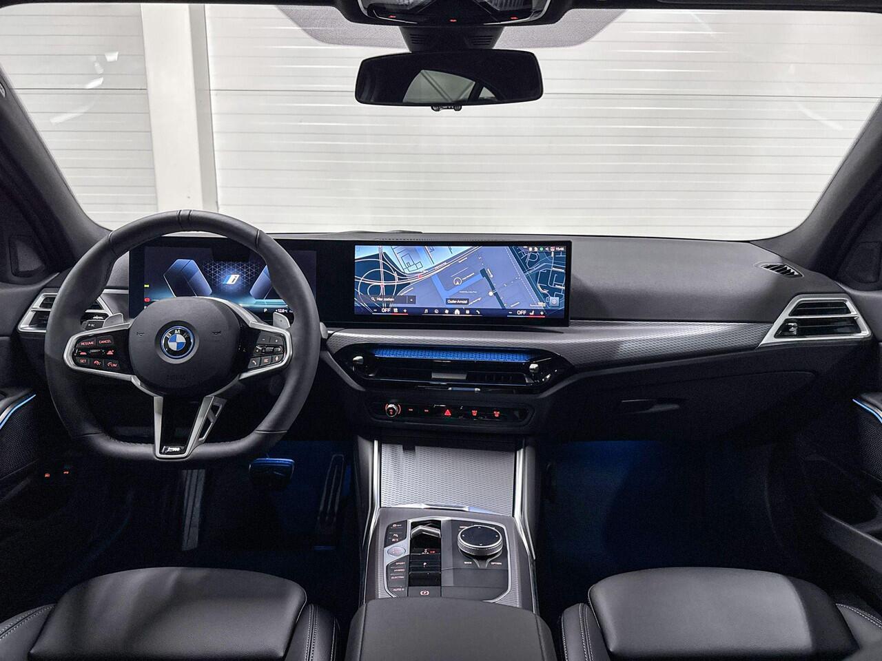 BMW 3-SERIE Sedan 330e | M-Sport | Comfort Pack | Driving Assistant | Active Cruise Control | Hifi System | Schuif-/kanteldak | Comfort Access