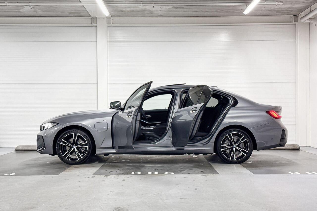 BMW 3-SERIE Sedan 330e | M-Sport | Comfort Pack | Driving Assistant | Active Cruise Control | Hifi System | Schuif-/kanteldak | Comfort Access